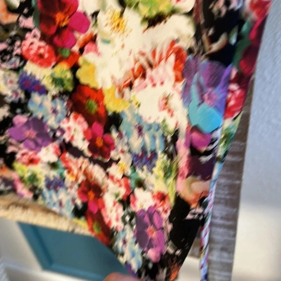 Cupio Bright Floral Pencil Skirt size large with side zipper NWT. - Picture 7 of 9